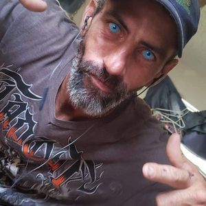 Meet your Posher, Derrick